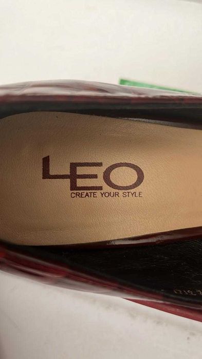 Продам женские туфли LEO