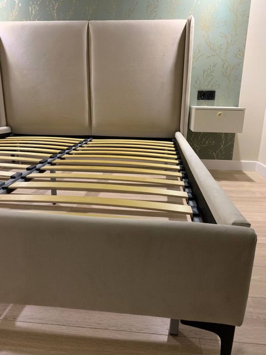 Двухспальная кровать индивидуальная модель Бриз