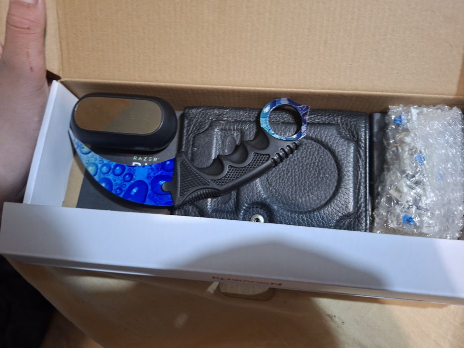 Manusi kendama si cutie cu karambit si altele in stare buna