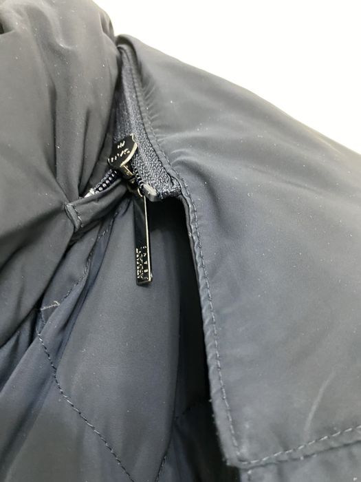 Женская куртка бренда Armani