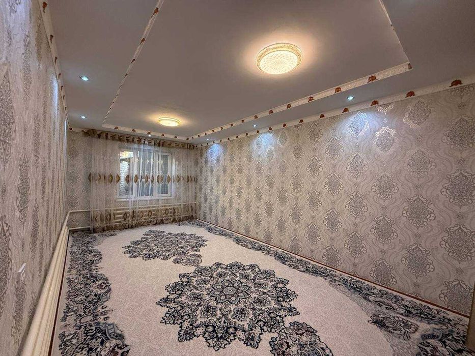 Yangibozor oldida xovlili uy sotiladi