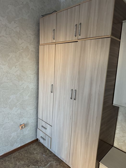 Продам шкаф , для спальной или прихожей