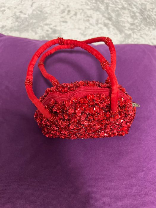 Poșetă roșie cu paiete , superbă !