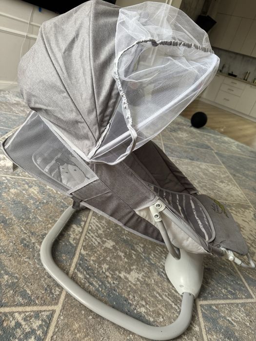 Шезлонг новый продам срочно