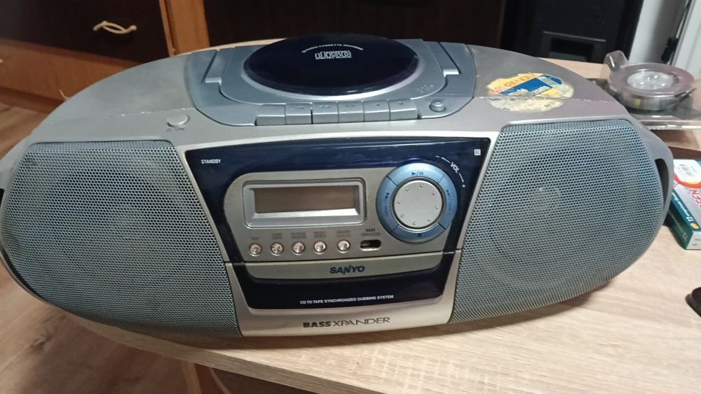 Radiocasetofon cu CD Sanyo Bass Xpander – Boombox Portabil (Radio/CD/Caseta)