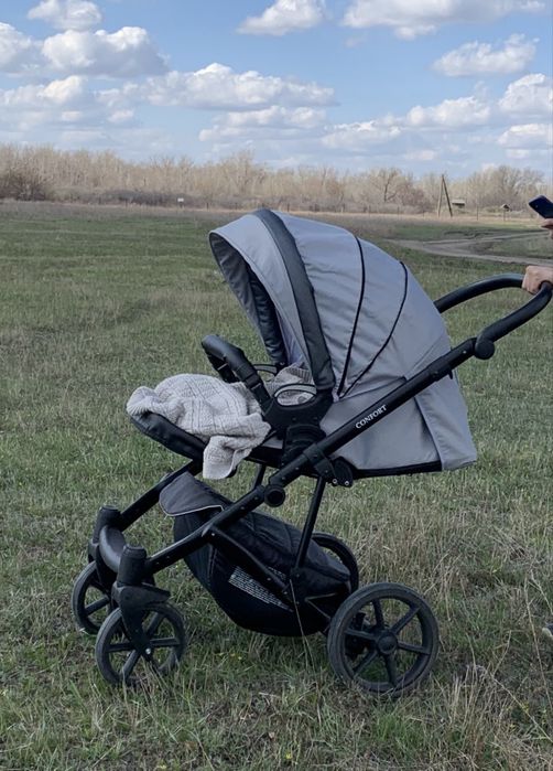 Продаю универсальную коляску Pituso Confort 2 в 1