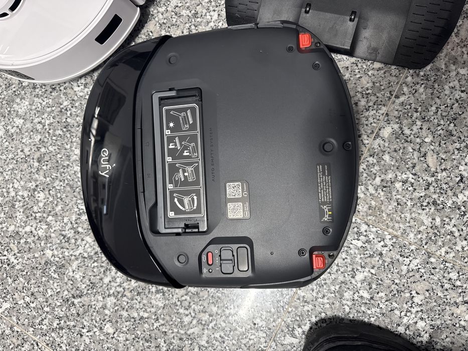 Aspirator robot Eufy S1 Pro motor rosta stanga blocat