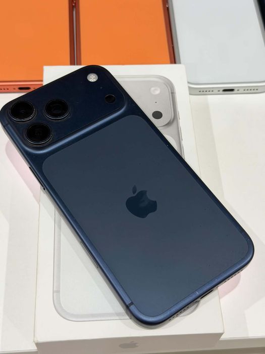iPhone 17 Pro Max Deep Blue