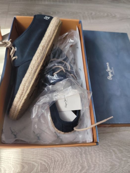 Vând Pepe Jeans
Tourist Classic Din piele întoarsă
