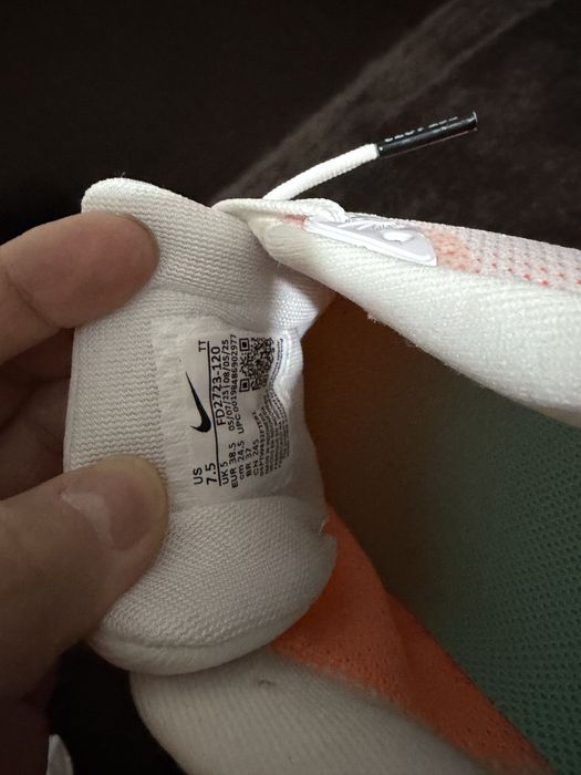 Кроссовки новые Nike