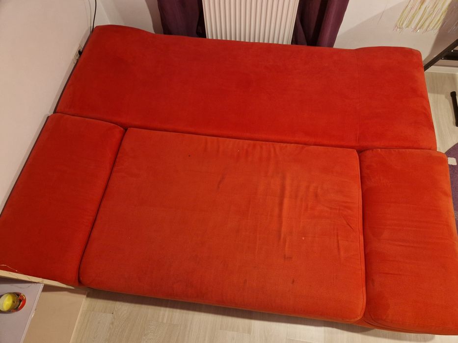 Canapea rosie extensibila