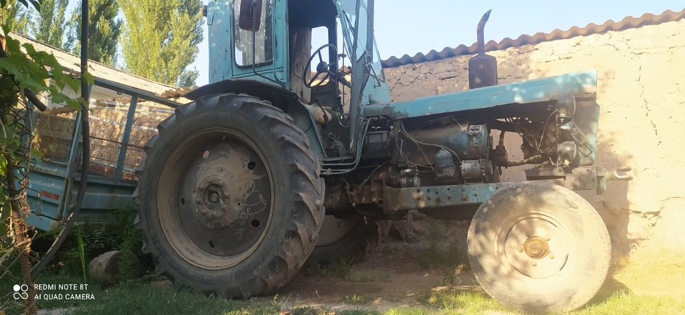 Traktor  sotiladi