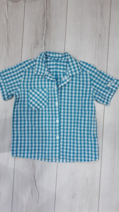 Продам рубашку для мальчика размер 110-116