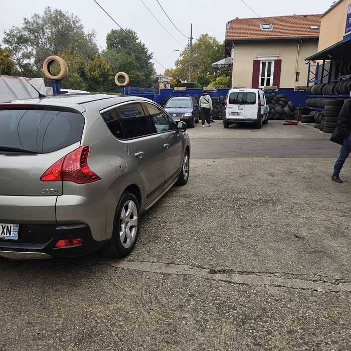 Planșă bord,caseta direcție Peugeot 3008