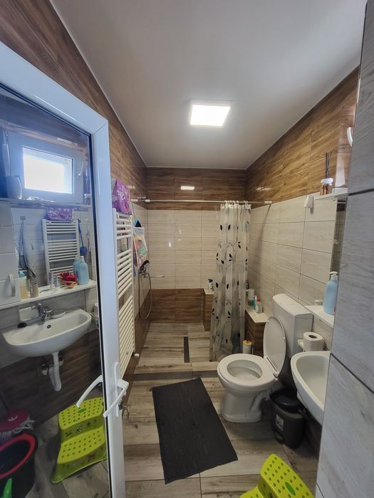 Vând apartament cu doua camere