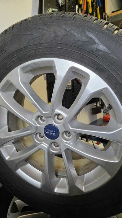 Set Roti Ford Kuga cu jante originale pe 17, anvelope Nokian iarna 2022, valve cu senzori de presiune originali