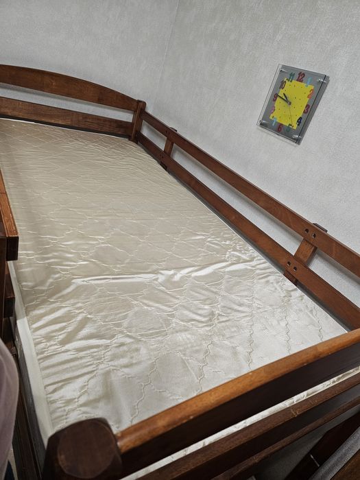 Детская  двухъярусная кровать