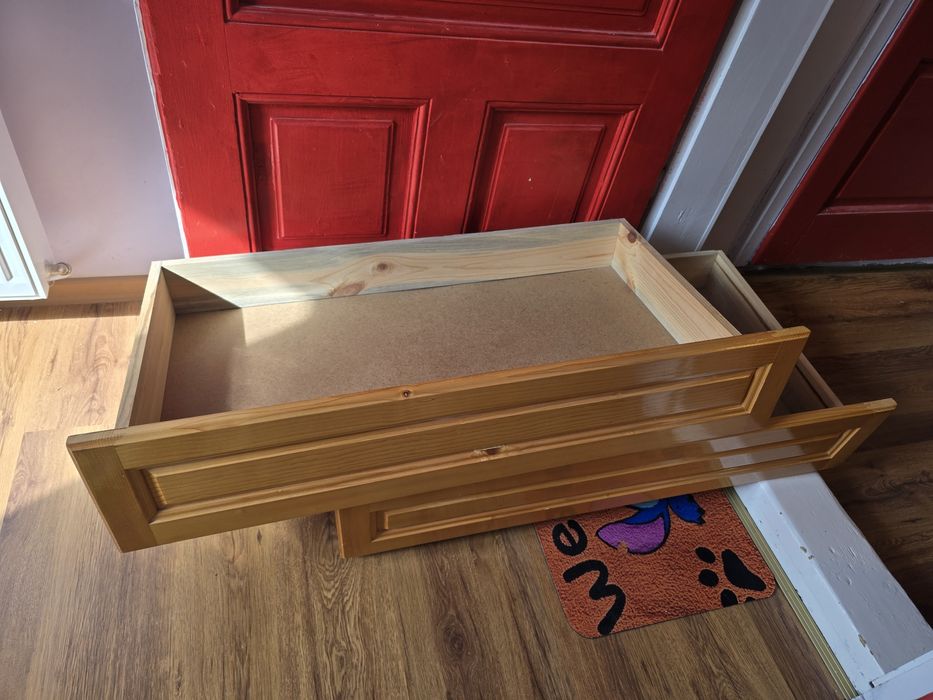 НОВО Двуетажно детско легло с нови матраци