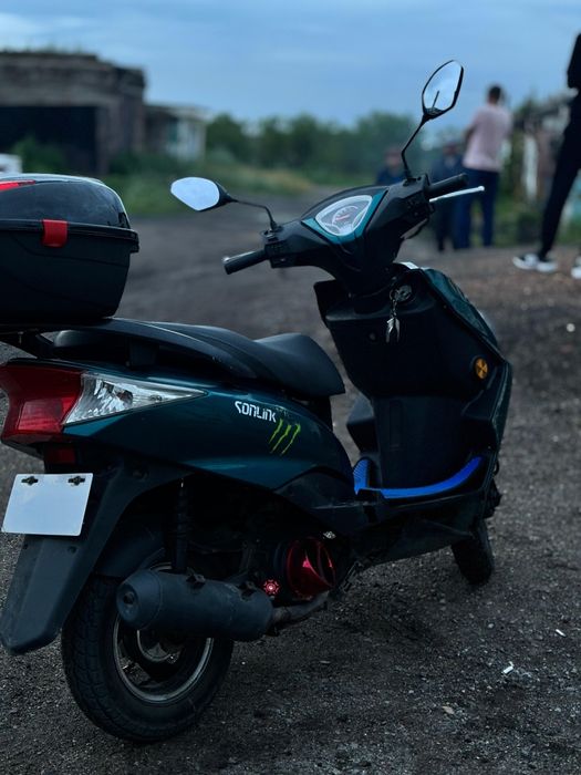 В продаже скутер м8 про