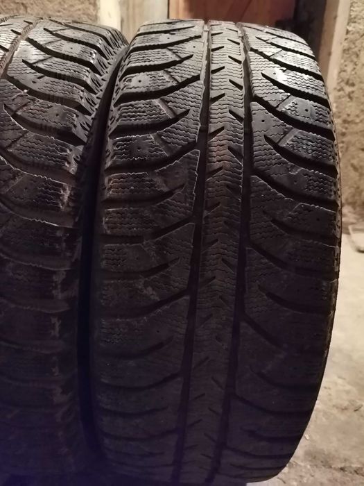 Продавам 2 броя зимни гуми 205.55.16 на 1 сезон дот 2019 Lassa