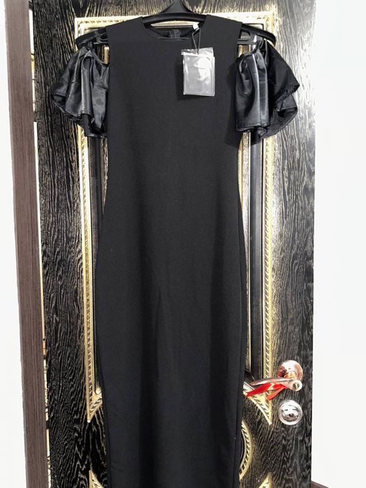 Продам платья разные