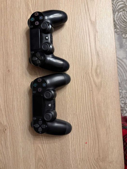 Sony PlayStation 4 PS4 + 2 геймпада + игры
