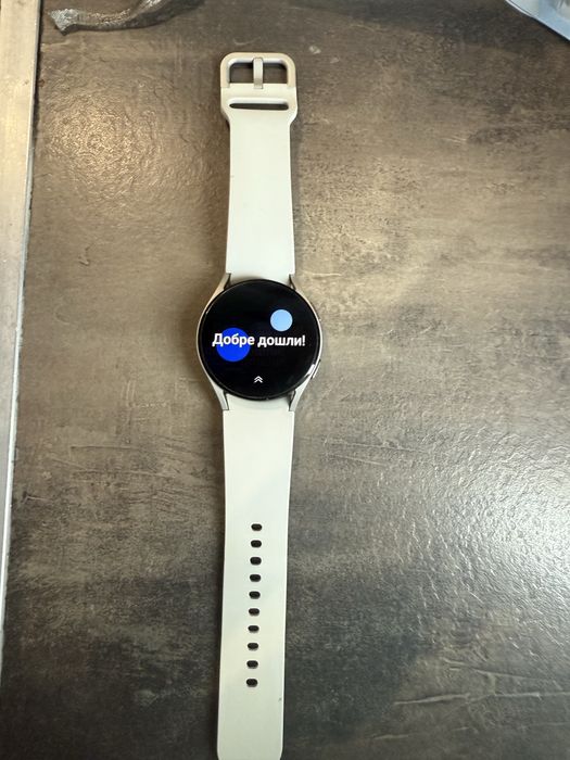 Galaxy Wach 4 бял часовник