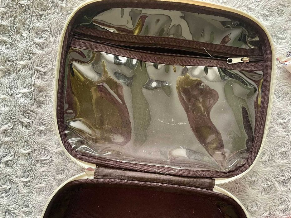 geanta de voiaj pentru cosmetice