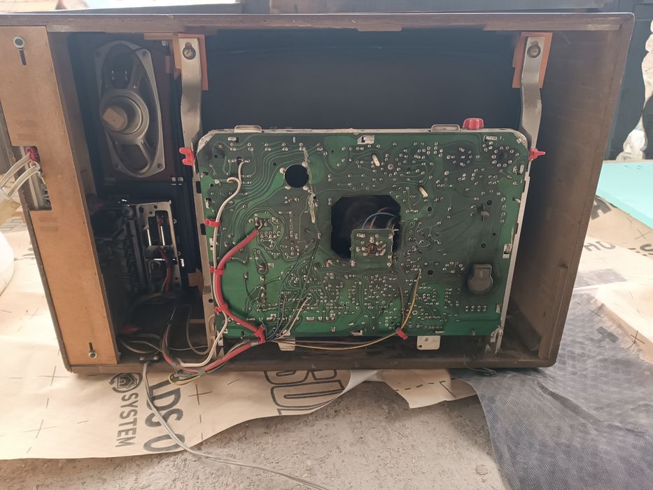 Продавам телевизионен приемник Minerva-Radio