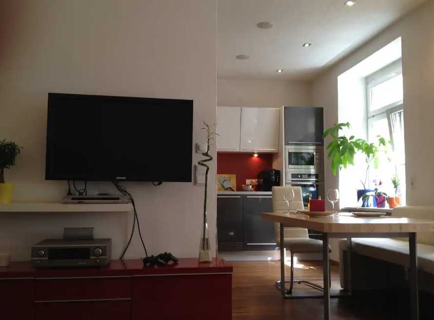 Дава се под наем Двустаен апартамент в Пловдив, Коматево - 64 кв.м за 285.6 € - Снимка #2