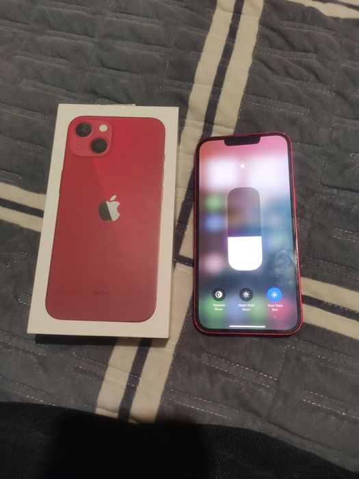 Apple Iphone 13 red