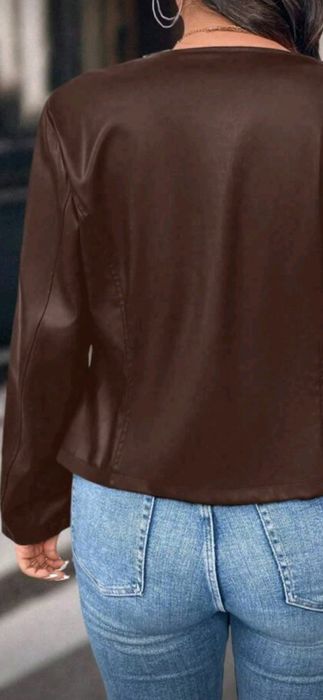 Кожено яке. Кафяв цвят с цип.