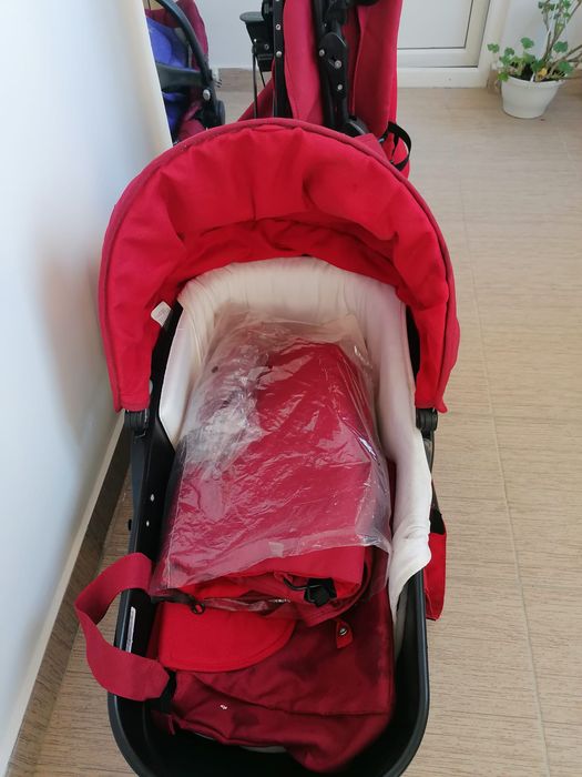 Vând cărucior de copil și geanta