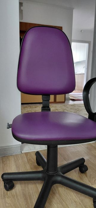 Продается офисное кресло.