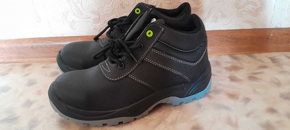 Новая рабочая обувь, размер 43