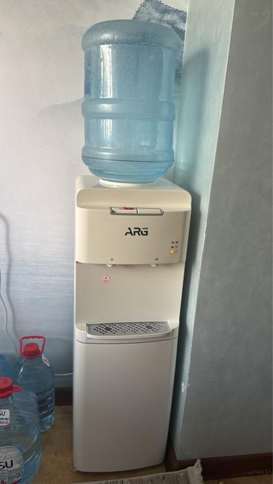 Продаю диспенсер для воды