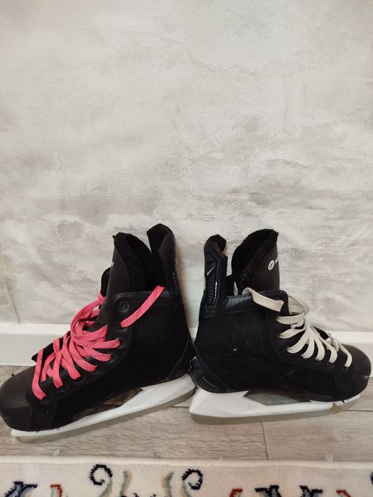 Коньки сатылады.