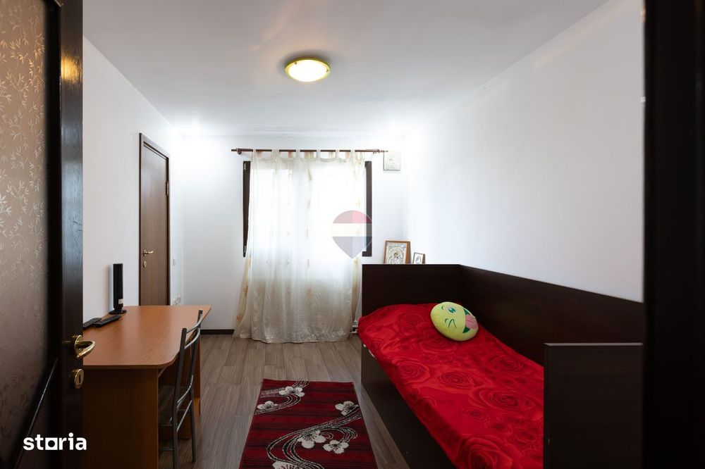 Casă P+M cu 6 camere de vânzare strada Calea Moldovei