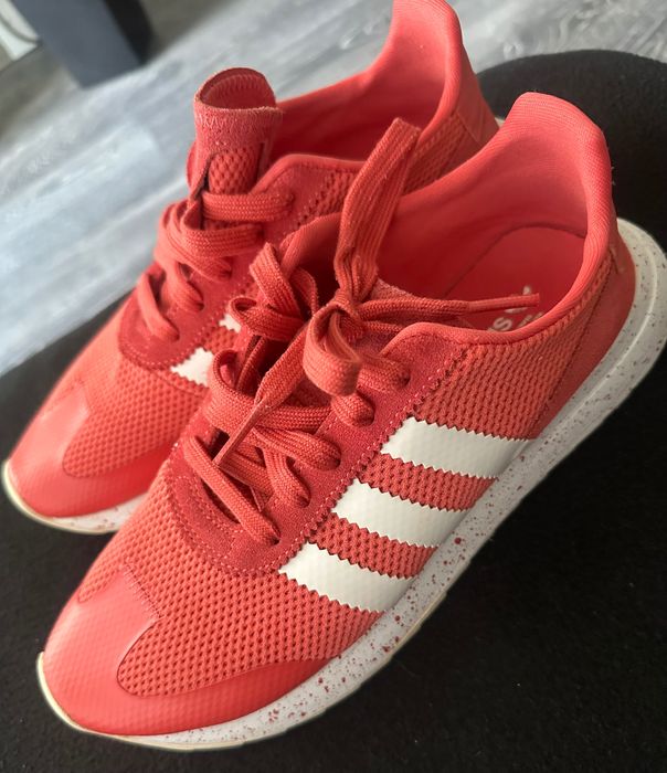 Маратонки Adidas оранжеви