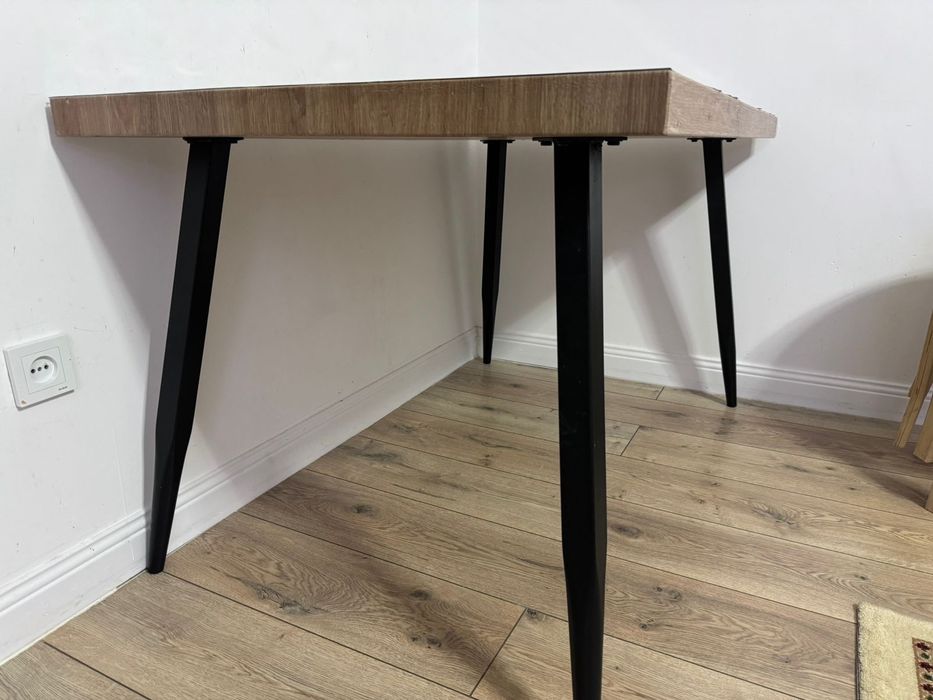 Продам стол в хорошем качестве!