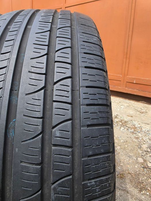4 бр. всесезонни гуми 235/65/17 Pirelli 5-6 mm DOT 0420/1319