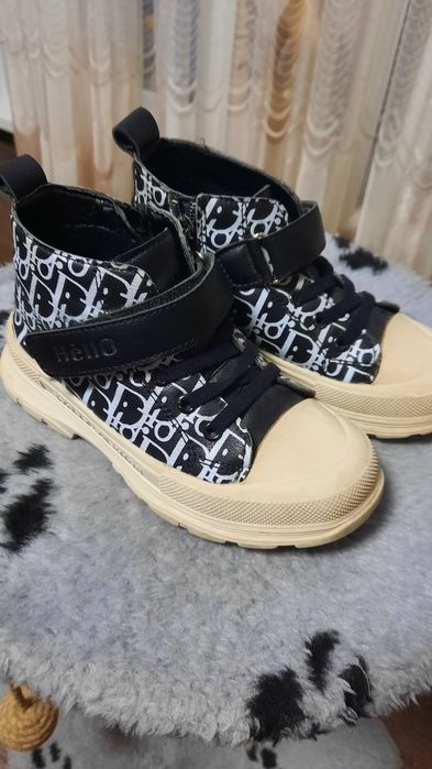 Продаю демисезонные сапожки
