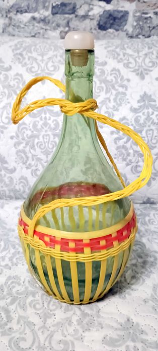 Продавам Винтидж стъклена дамаджана