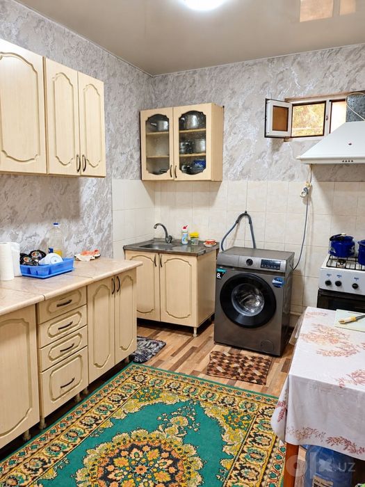 Geofizikada 15 sotix burchak hovli, 2 ta kochaga chiqish yoli bor