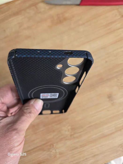 Карбоновый чехол для Samsung S25