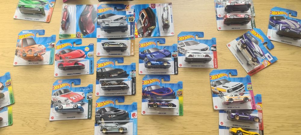 Машинки hotwheels