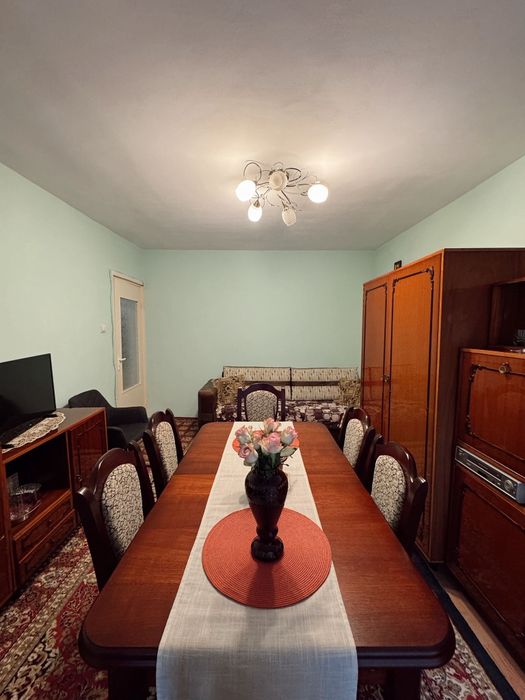 Vand apartament zona Titulescu