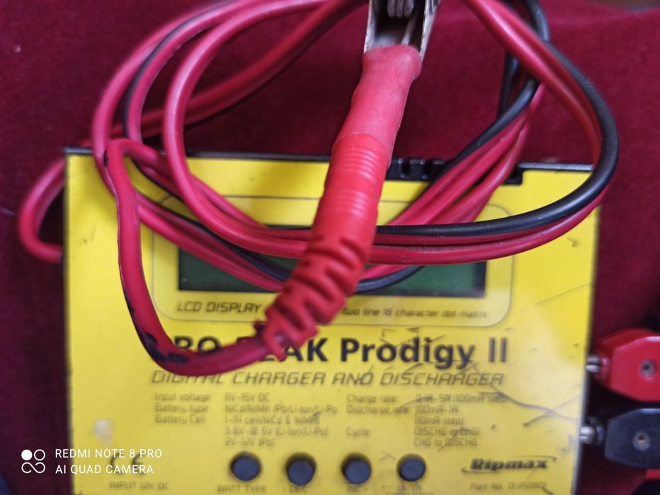 Încărcător digital  acumulatori