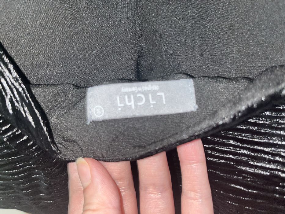 Чёрное элегантное платье бренда Lichi.