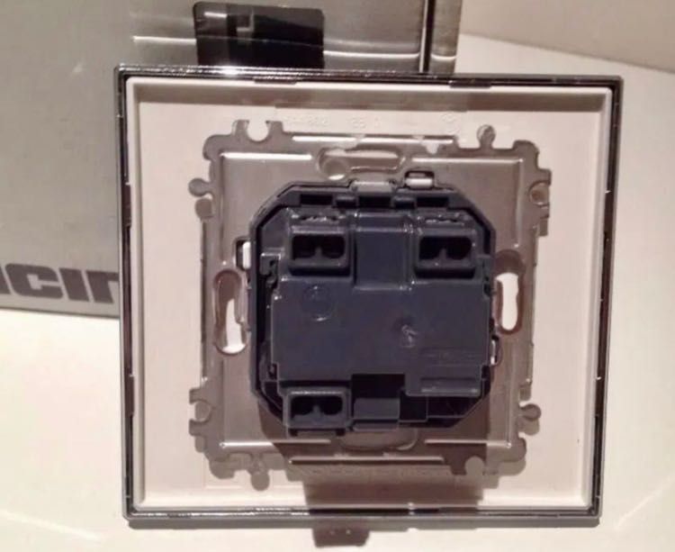 Priza Bticino Axolute culoare gri din piatra